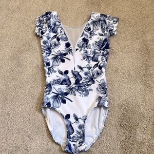 Eleve leotard-size Adult Medium-like new